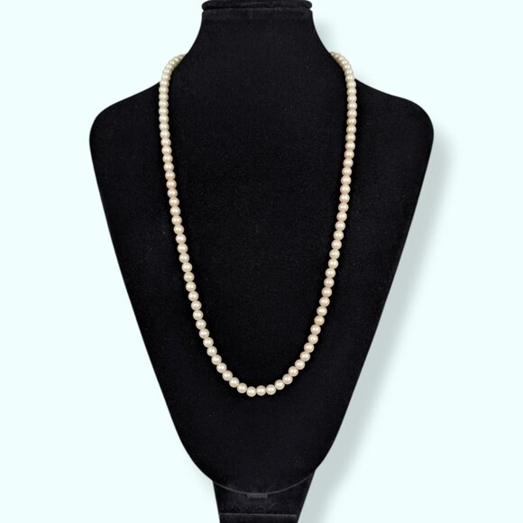 V. Faux Pearl Beaded Necklace - Picture 2 of 5
